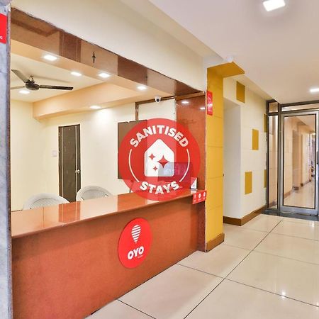 Oyo 13668 Hotel Utsav ヴァドーダラー エクステリア 写真
