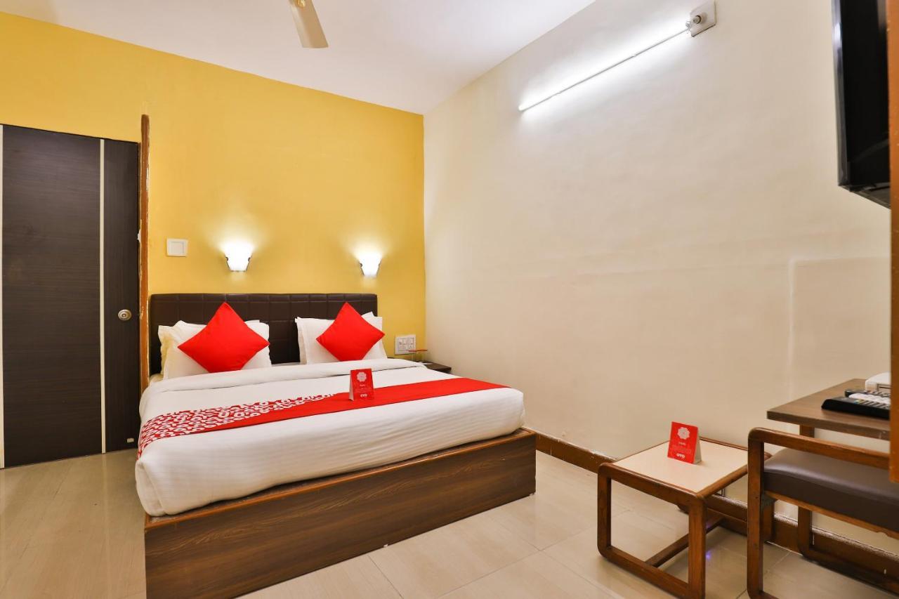 Oyo 13668 Hotel Utsav ヴァドーダラー エクステリア 写真