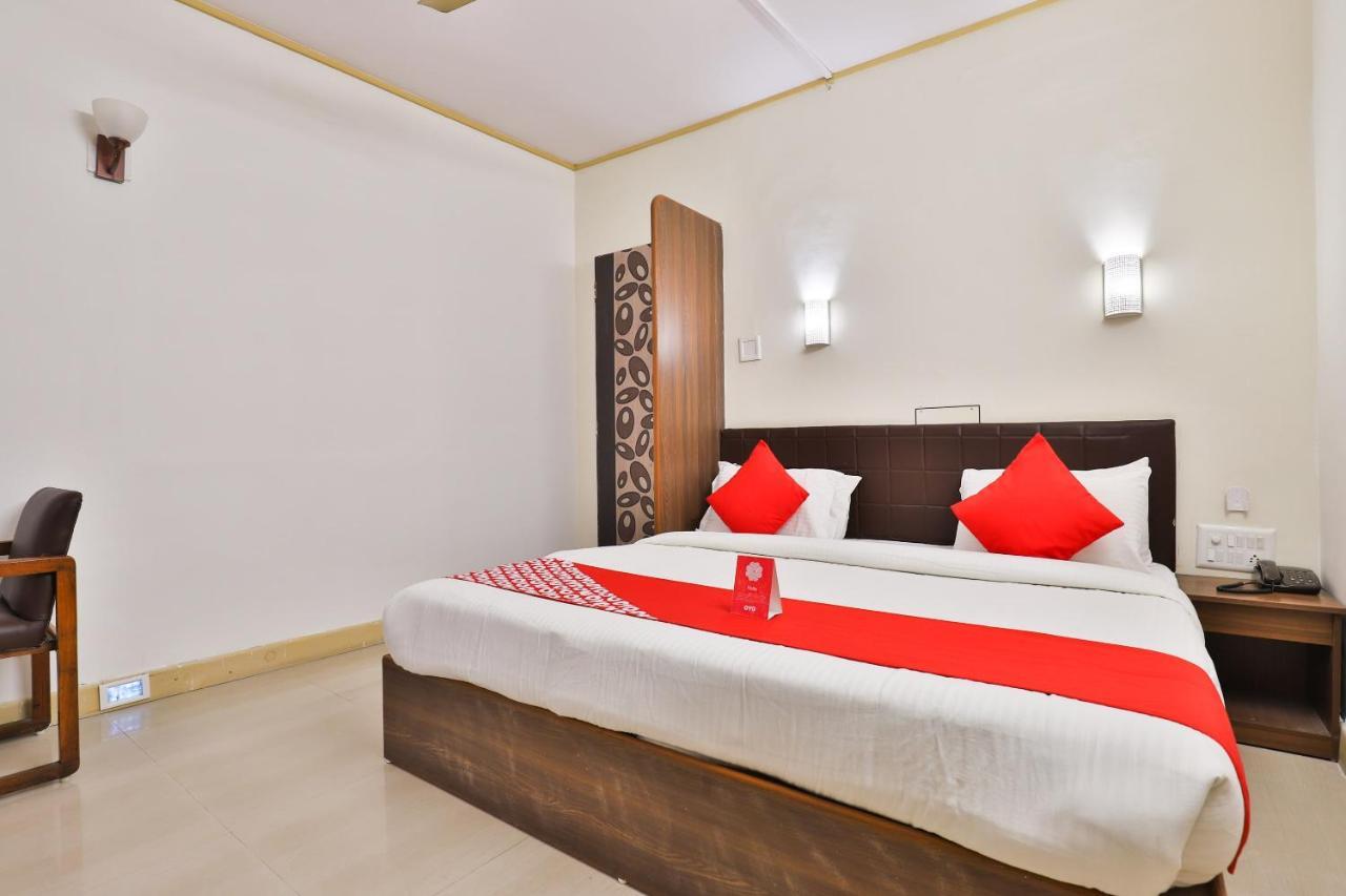 Oyo 13668 Hotel Utsav ヴァドーダラー エクステリア 写真