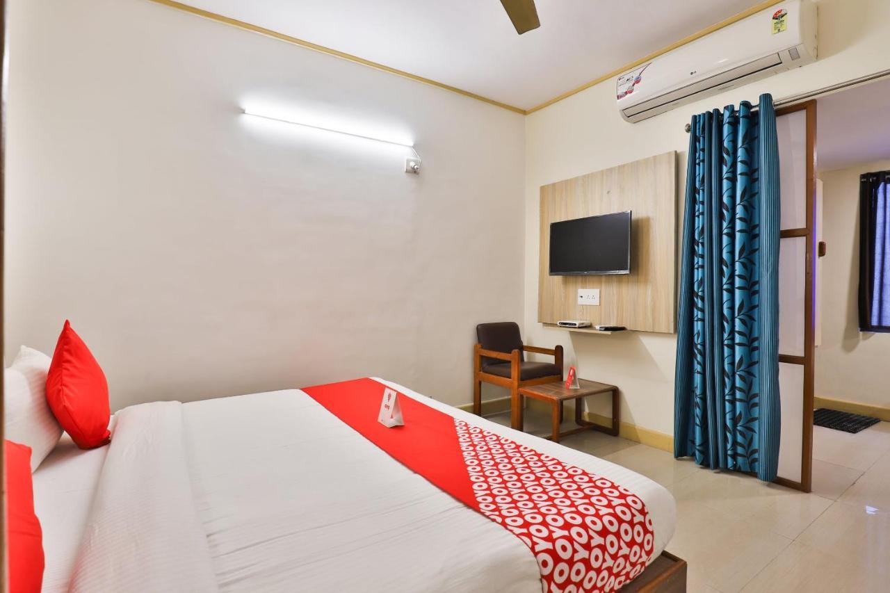 Oyo 13668 Hotel Utsav ヴァドーダラー エクステリア 写真