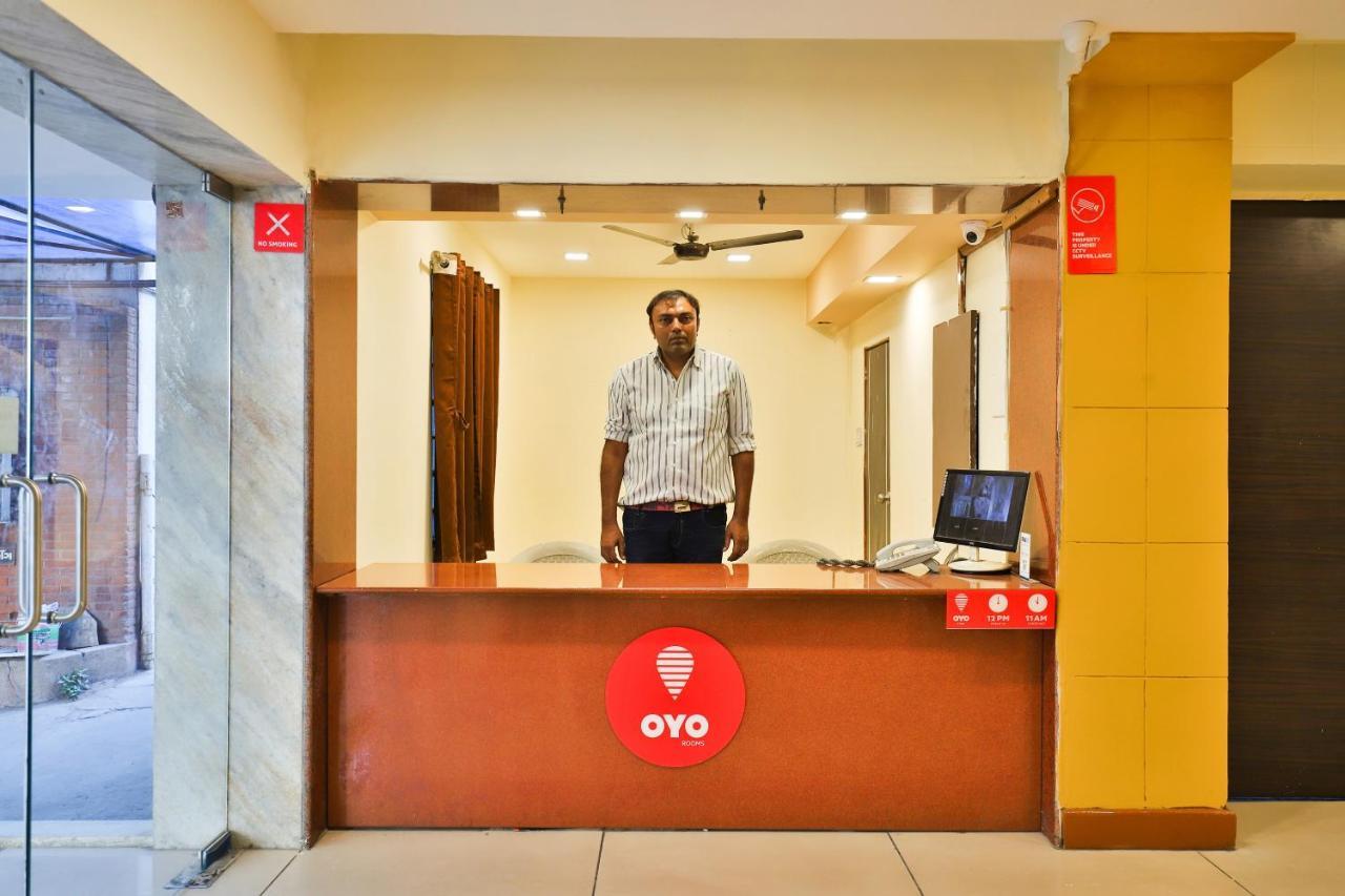 Oyo 13668 Hotel Utsav ヴァドーダラー エクステリア 写真