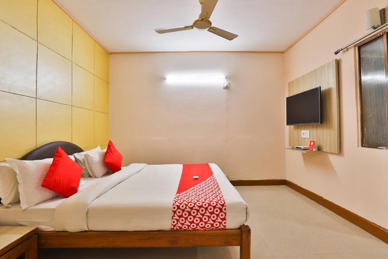 Oyo 13668 Hotel Utsav ヴァドーダラー エクステリア 写真