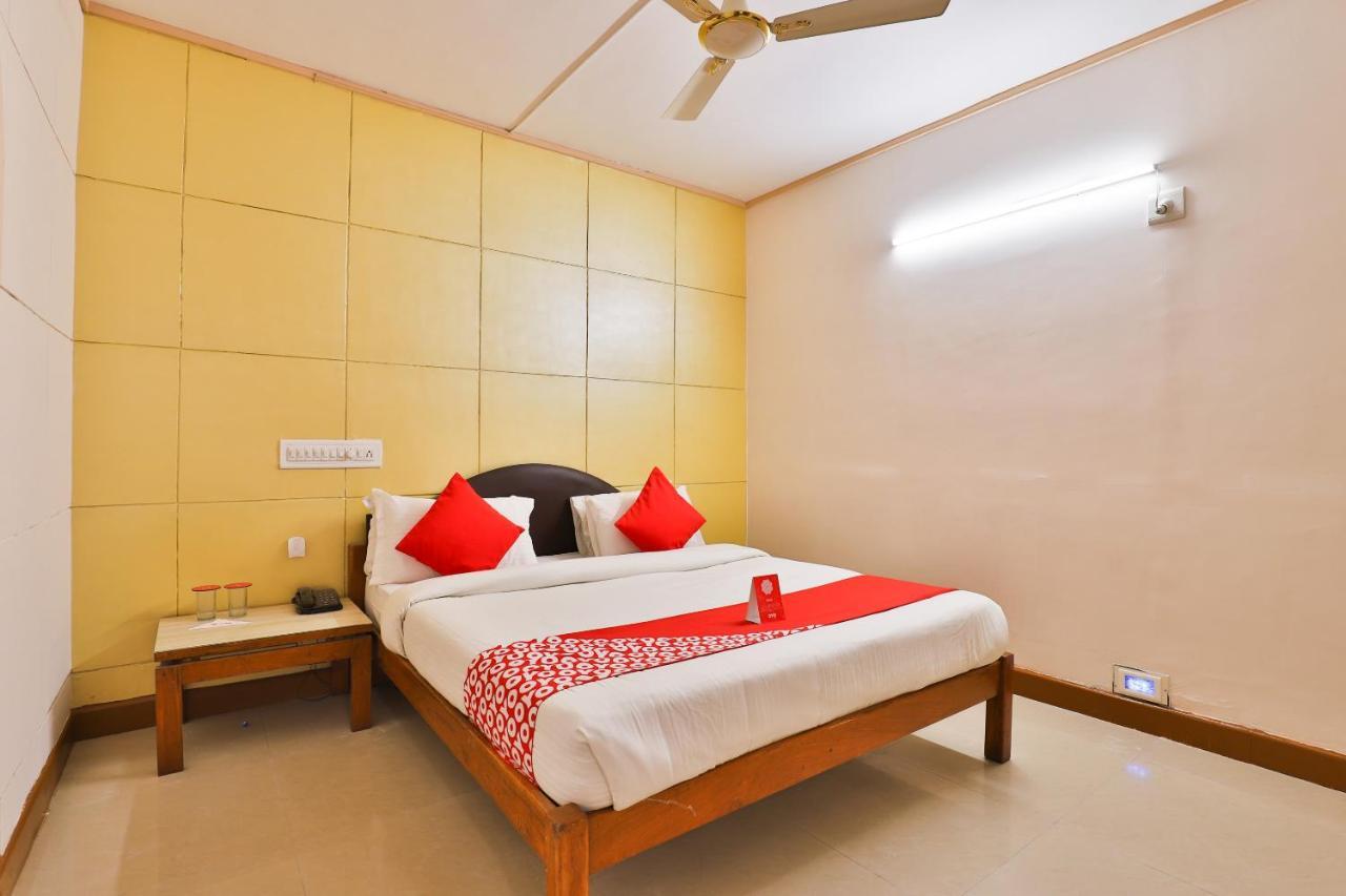 Oyo 13668 Hotel Utsav ヴァドーダラー エクステリア 写真