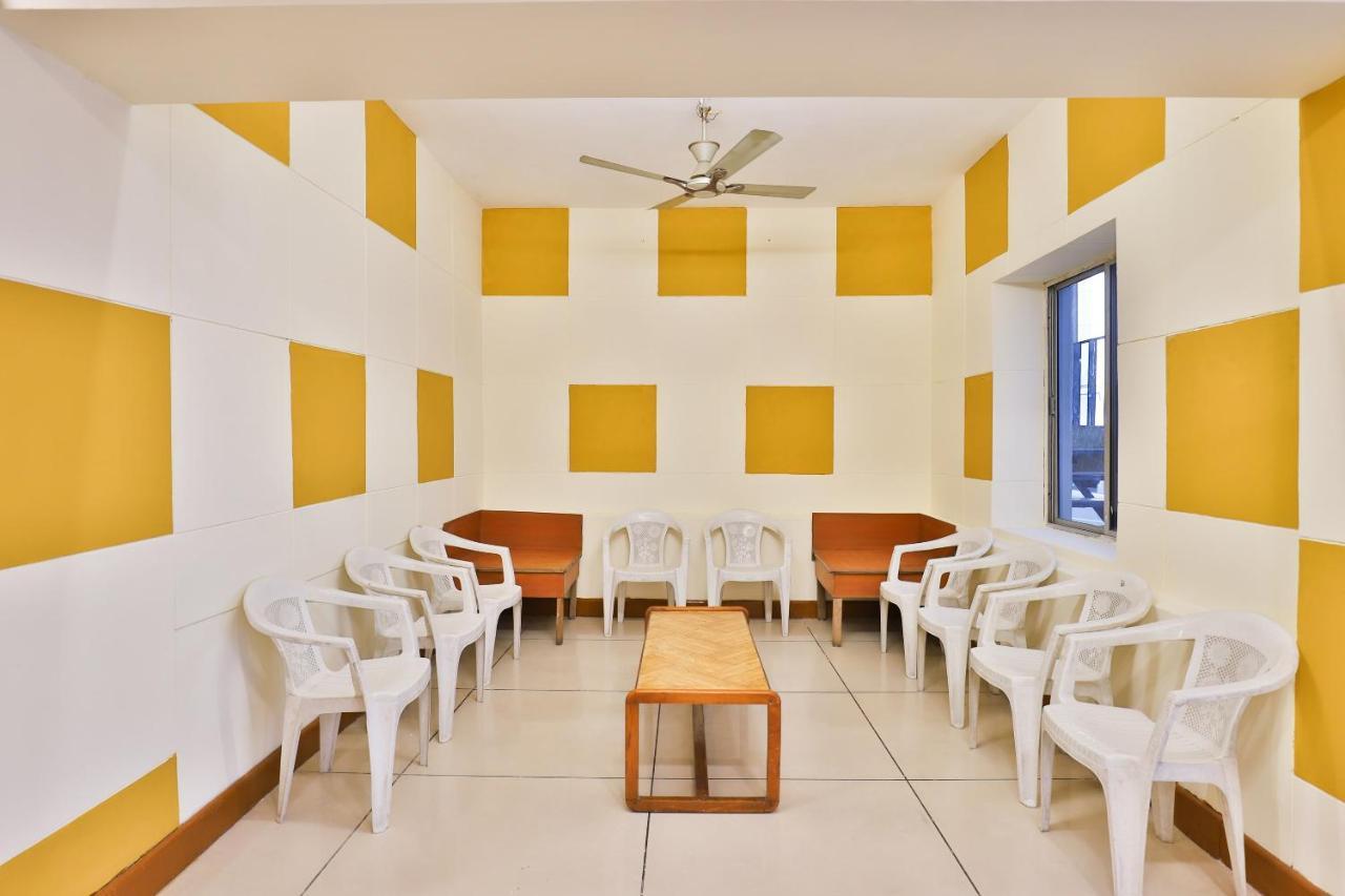 Oyo 13668 Hotel Utsav ヴァドーダラー エクステリア 写真