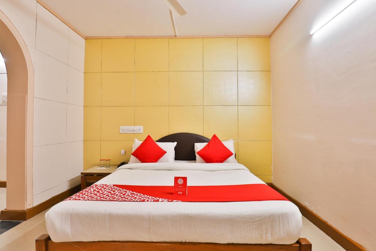 Oyo 13668 Hotel Utsav ヴァドーダラー エクステリア 写真