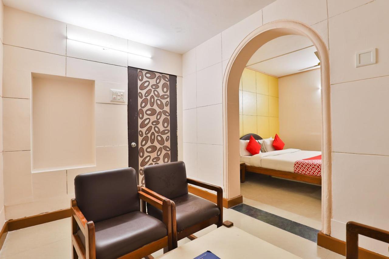 Oyo 13668 Hotel Utsav ヴァドーダラー エクステリア 写真